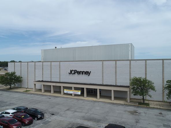 Marquette Shopping Center & Office Plaza: 450 Saint John Rd, Michigan City, IN 46360